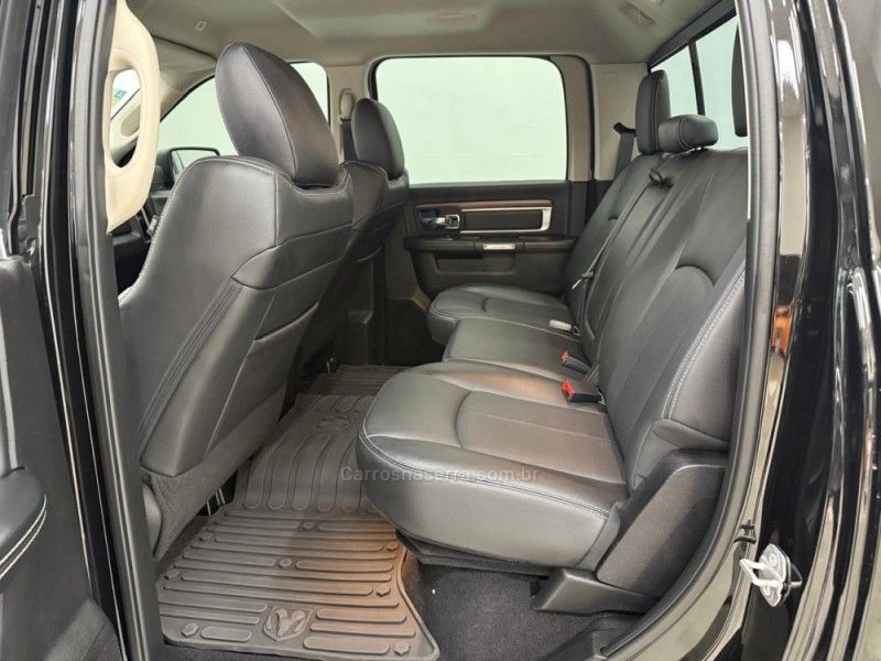 RAM CLASSIC 5.7 LARAMIE V8 HEMI 2022/2022 FOCAR VEÍCULOS CAXIAS DO SUL / Carros no Vale