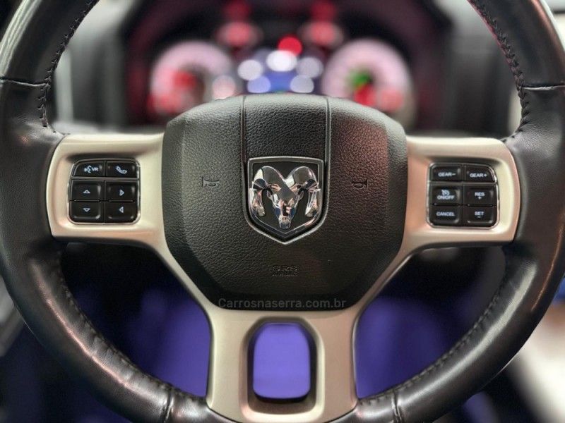 RAM CLASSIC 5.7 LARAMIE V8 HEMI 2022/2022 FOCAR VEÍCULOS CAXIAS DO SUL / Carros no Vale