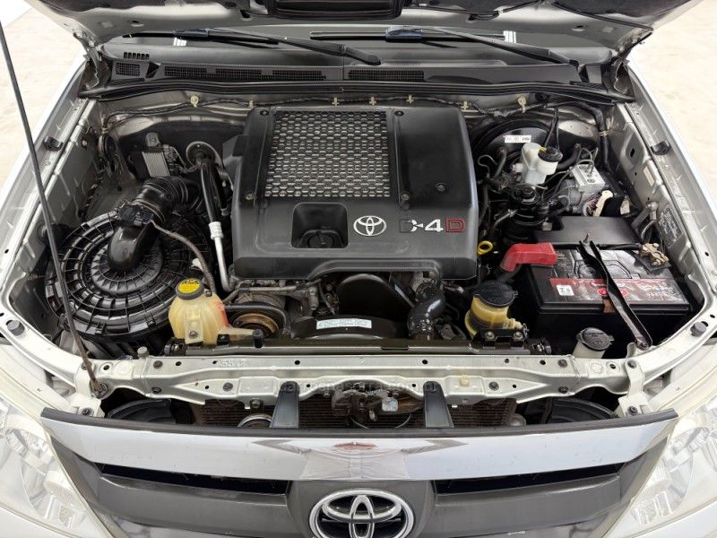 TOYOTA HILUX SW4 3.0 SRV 4X4 16V TURBO INTERCOOLER 2005/2006 FOCAR VEÍCULOS CAXIAS DO SUL / Carros no Vale