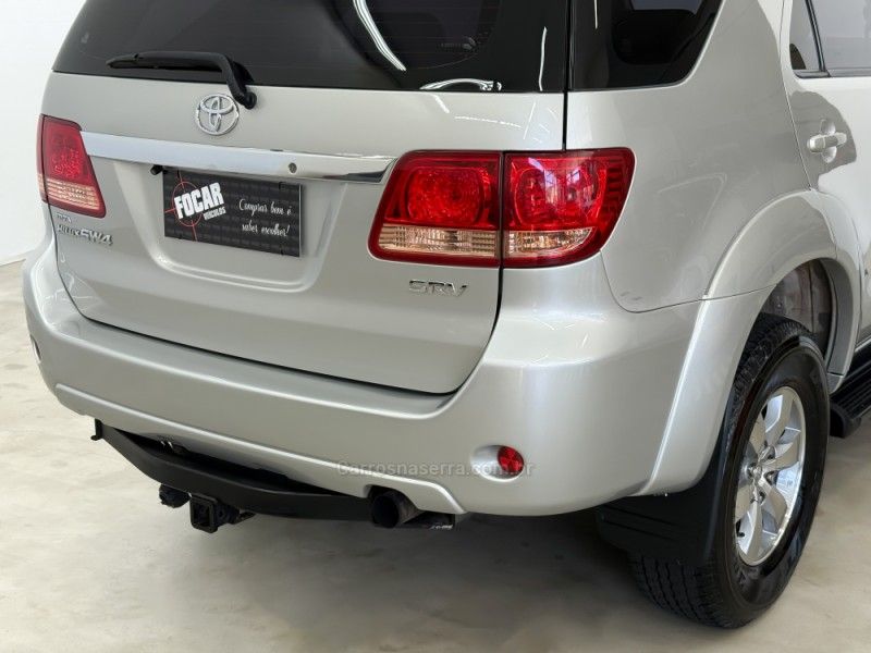 TOYOTA HILUX SW4 3.0 SRV 4X4 16V TURBO INTERCOOLER 2005/2006 FOCAR VEÍCULOS CAXIAS DO SUL / Carros no Vale