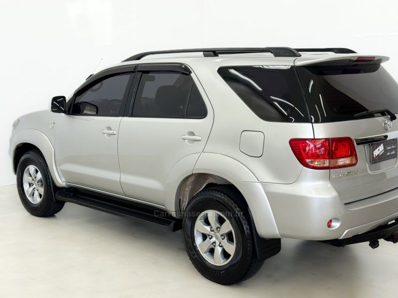 TOYOTA HILUX SW4 3.0 SRV 4X4 16V TURBO INTERCOOLER 2005/2006 FOCAR VEÍCULOS CAXIAS DO SUL / Carros no Vale