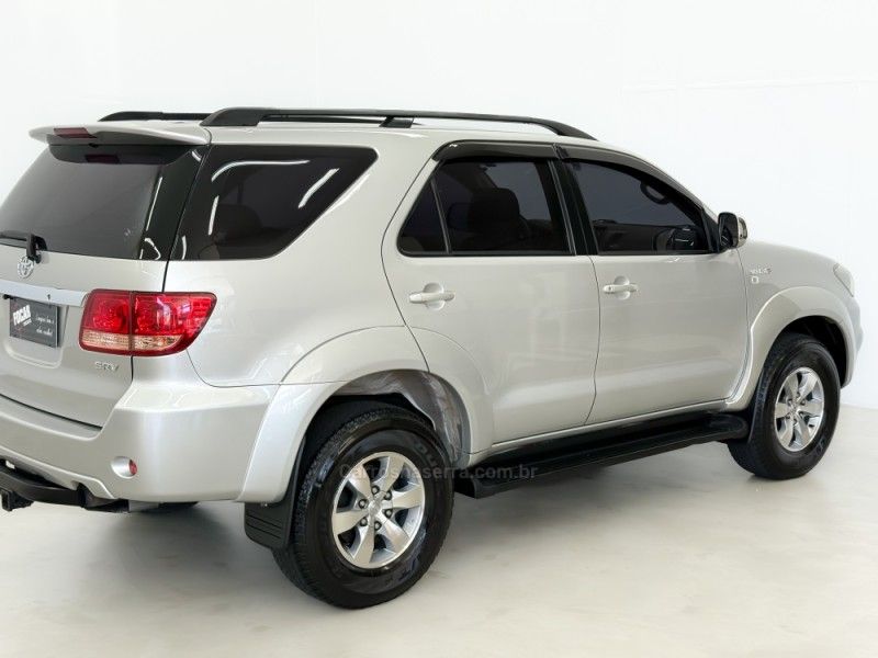 TOYOTA HILUX SW4 3.0 SRV 4X4 16V TURBO INTERCOOLER 2005/2006 FOCAR VEÍCULOS CAXIAS DO SUL / Carros no Vale