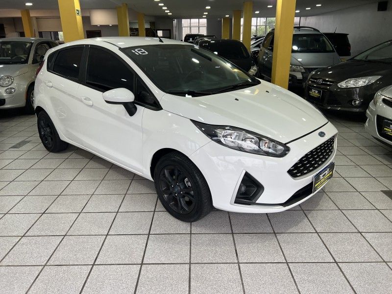 FORD FIESTA 1.6 SE HATCH 16V 2018/2018 PRIME MULTIMARCAS CAXIAS DO SUL / Carros no Vale