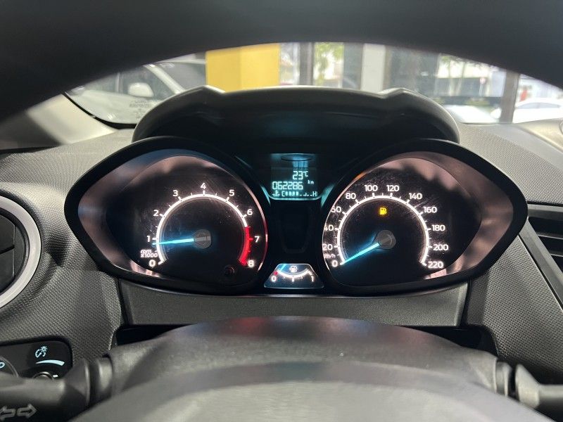 FORD FIESTA 1.6 SE HATCH 16V 2018/2018 PRIME MULTIMARCAS CAXIAS DO SUL / Carros no Vale