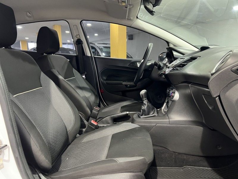 FORD FIESTA 1.6 SE HATCH 16V 2018/2018 PRIME MULTIMARCAS CAXIAS DO SUL / Carros no Vale