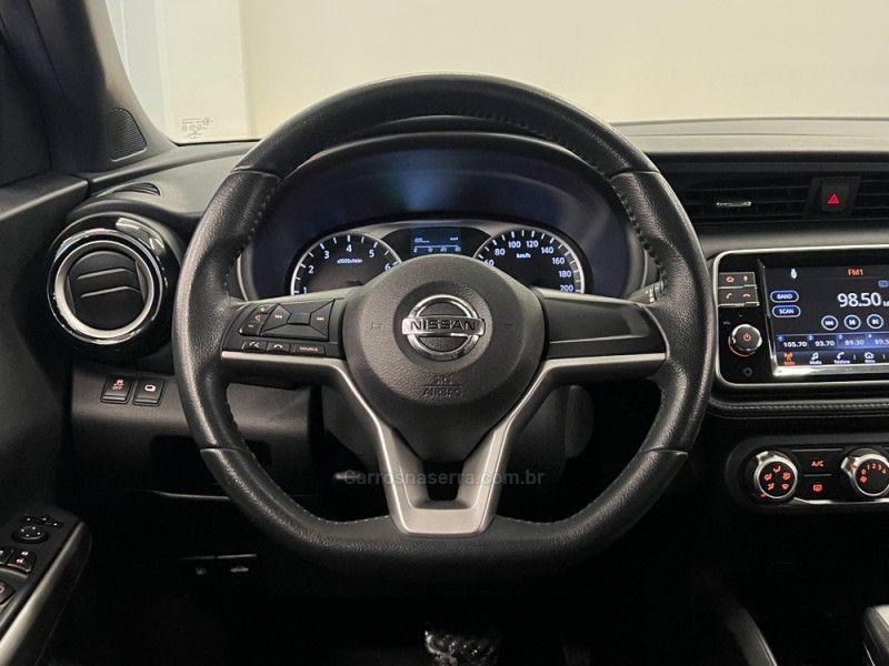 NISSAN KICKS 1.6 16V SV PACK PLUS XTRONIC 2018/2019 ÓTIMA CAR FLORES DA CUNHA / Carros no Vale