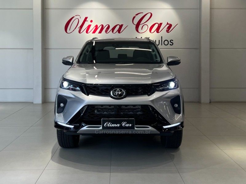 TOYOTA HILUX SW4 2.8 4X4 SRX PLATINUM TURBO 2025/2025 ÓTIMA CAR FLORES DA CUNHA / Carros no Vale