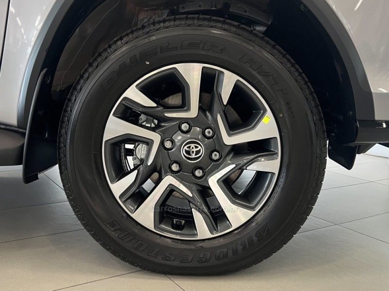 TOYOTA HILUX SW4 2.8 4X4 SRX PLATINUM TURBO 2025/2025 ÓTIMA CAR FLORES DA CUNHA / Carros no Vale
