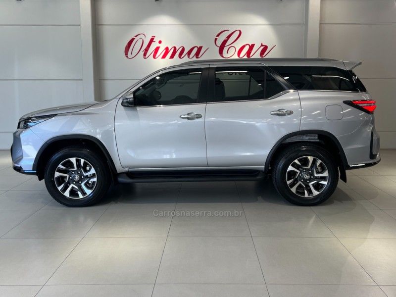 TOYOTA HILUX SW4 2.8 4X4 SRX PLATINUM TURBO 2025/2025 ÓTIMA CAR FLORES DA CUNHA / Carros no Vale