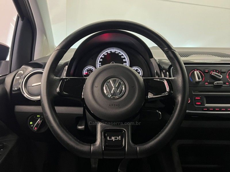 VOLKSWAGEN UP 1.0 MPI RED UP 12V 2016/2017 ÓTIMA CAR FLORES DA CUNHA / Carros no Vale