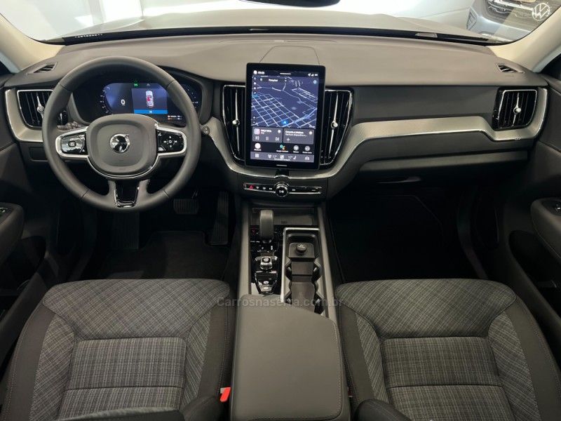 VOLVO XC60 2.0 T8 RECHARGE PLUS AWD HIBRIDO 2025/2026 ÓTIMA CAR FLORES DA CUNHA / Carros no Vale