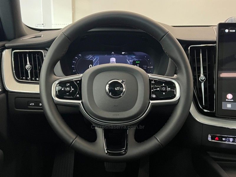 VOLVO XC60 2.0 T8 RECHARGE ULTRA AWD HIBRIDO 2025/2026 ÓTIMA CAR FLORES DA CUNHA / Carros no Vale