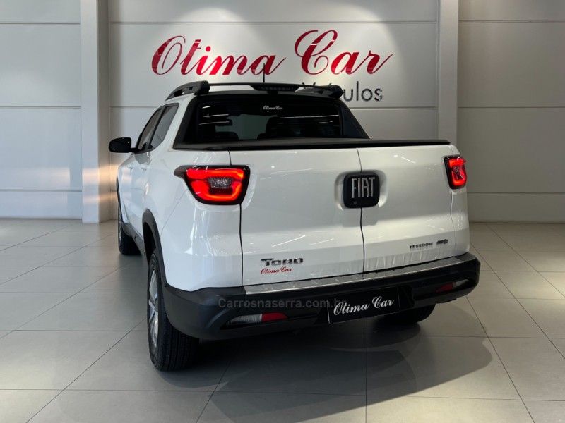 FIAT TORO 1.8 16V EVO FREEDOM ROAD 2017/2018 ÓTIMA CAR FLORES DA CUNHA / Carros no Vale
