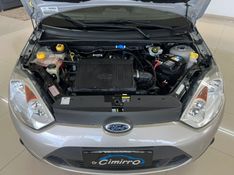 FORD FIESTA 1.6 MPI CLASS HATCH 8V 2010/2011 CIMIRRO AUTOMÓVEIS TAQUARA / Carros no Vale