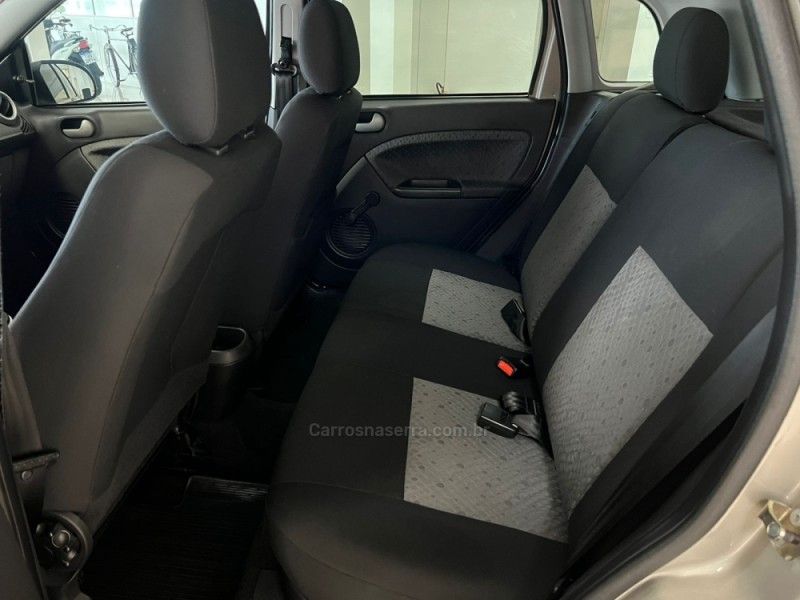 FORD FIESTA 1.6 MPI CLASS HATCH 8V 2010/2011 CIMIRRO AUTOMÓVEIS TAQUARA / Carros no Vale FORD FIESTA 1.6 MPI CLASS HATCH 8V 2010/2011 CIMIRRO AUTOMÓVEIS TAQUARA / Carros no Vale