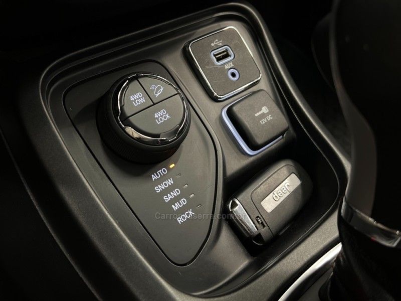 JEEP COMPASS 2.0 16V TRAILHAWK 4X4 2017/2018 ÓTIMA CAR FLORES DA CUNHA / Carros no Vale