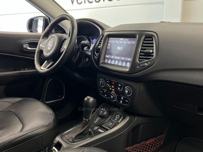 JEEP COMPASS 2.0 16V TRAILHAWK 4X4 2017/2018 ÓTIMA CAR FLORES DA CUNHA / Carros no Vale