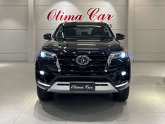 TOYOTA HILUX SW4 2.8 SRX 4X4 7 LUGARES 16V TURBO INTERCOOLER 2023/2024 ÓTIMA CAR FLORES DA CUNHA / Carros no Vale