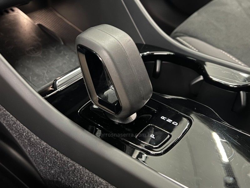 VOLVO XC 40 P6 RECHARGE ELECTRIC PLUS 2023/2024 ÓTIMA CAR FLORES DA CUNHA / Carros no Vale