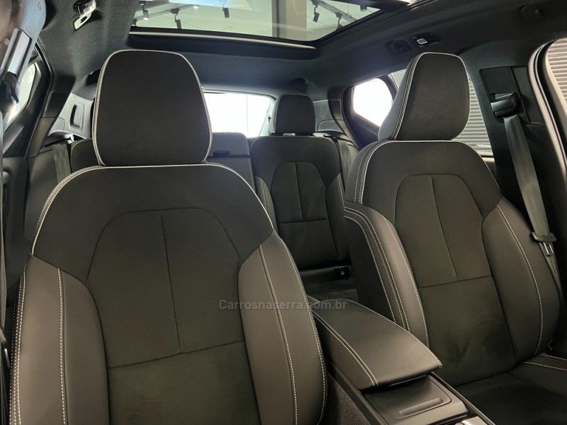 VOLVO XC 40 P6 RECHARGE ELECTRIC PLUS 2023/2024 ÓTIMA CAR FLORES DA CUNHA / Carros no Vale