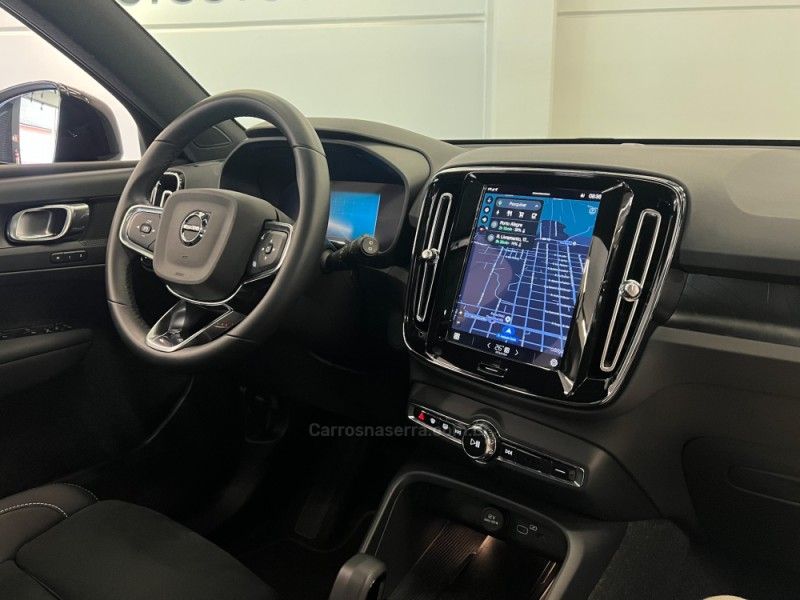 VOLVO XC 40 P6 RECHARGE ELECTRIC PLUS 2023/2024 ÓTIMA CAR FLORES DA CUNHA / Carros no Vale