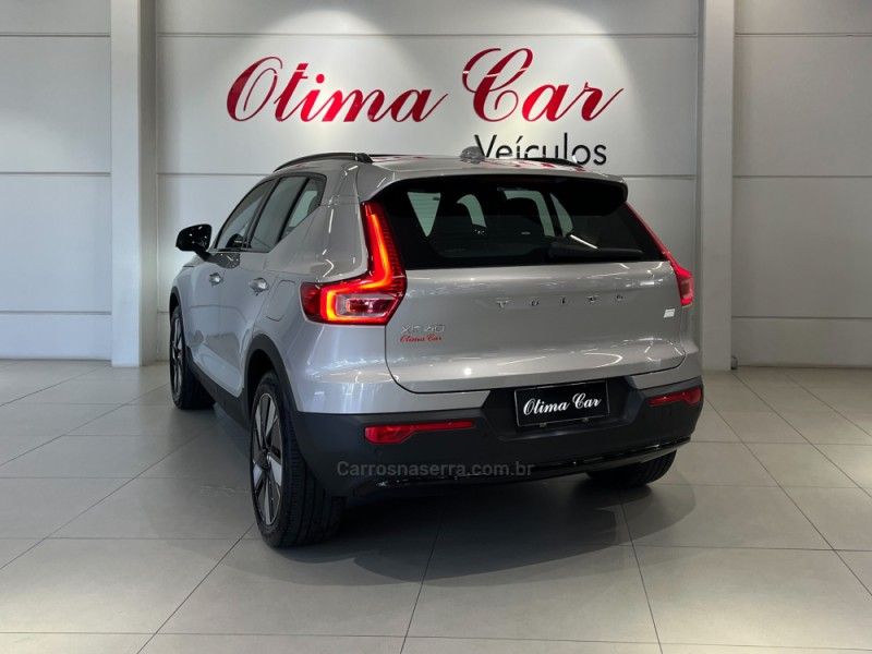 VOLVO XC 40 P6 RECHARGE ELECTRIC PLUS 2023/2024 ÓTIMA CAR FLORES DA CUNHA / Carros no Vale