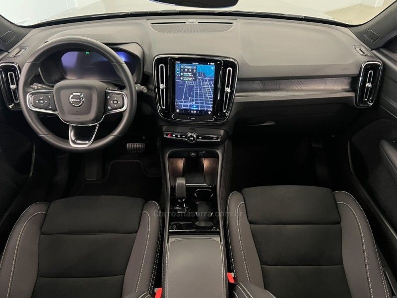 VOLVO XC 40 P6 RECHARGE ELECTRIC PLUS 2023/2024 ÓTIMA CAR FLORES DA CUNHA / Carros no Vale
