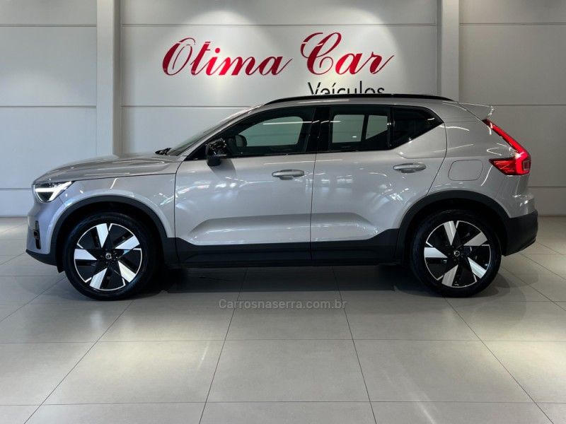 VOLVO XC 40 P6 RECHARGE ELECTRIC PLUS 2023/2024 ÓTIMA CAR FLORES DA CUNHA / Carros no Vale