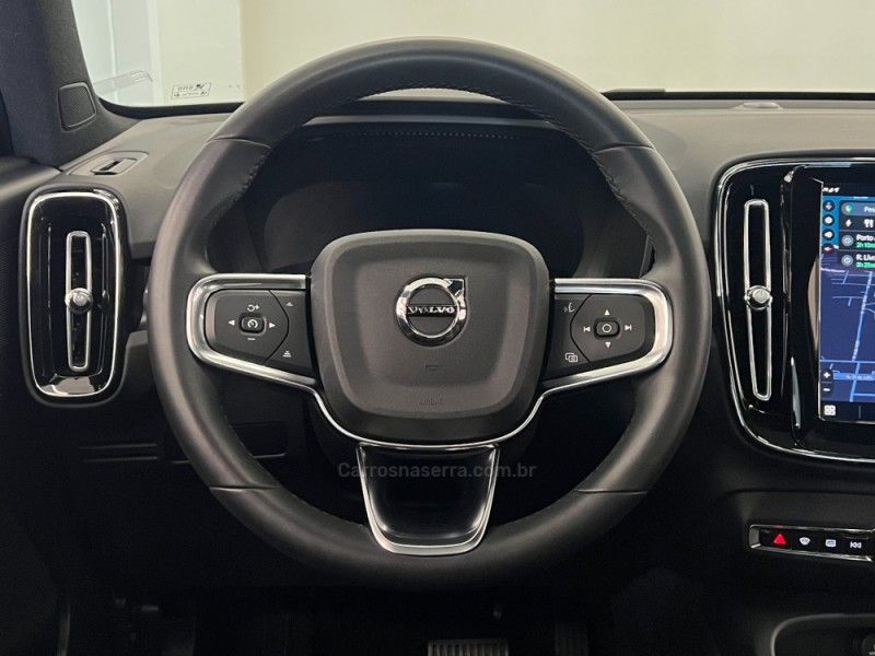 VOLVO XC 40 P6 RECHARGE ELECTRIC PLUS 2023/2024 ÓTIMA CAR FLORES DA CUNHA / Carros no Vale