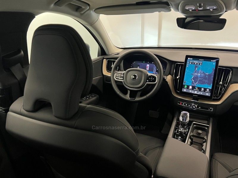 VOLVO XC60 2.0 T8 RECHARGE PLUS AWD HIBRIDO 2025/2026 ÓTIMA CAR FLORES DA CUNHA / Carros no Vale