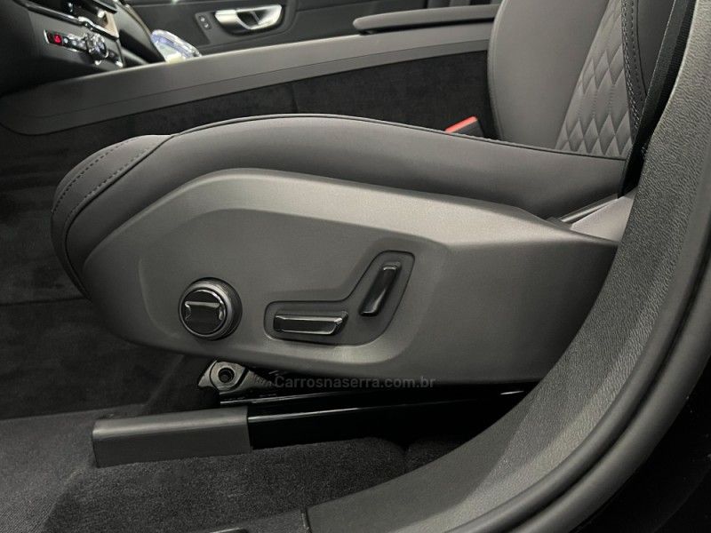VOLVO XC60 2.0 T8 RECHARGE PLUS AWD HIBRIDO 2025/2026 ÓTIMA CAR FLORES DA CUNHA / Carros no Vale