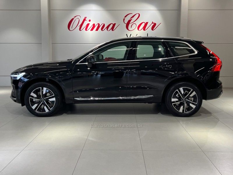 VOLVO XC60 2.0 T8 RECHARGE PLUS AWD HIBRIDO 2025/2026 ÓTIMA CAR FLORES DA CUNHA / Carros no Vale