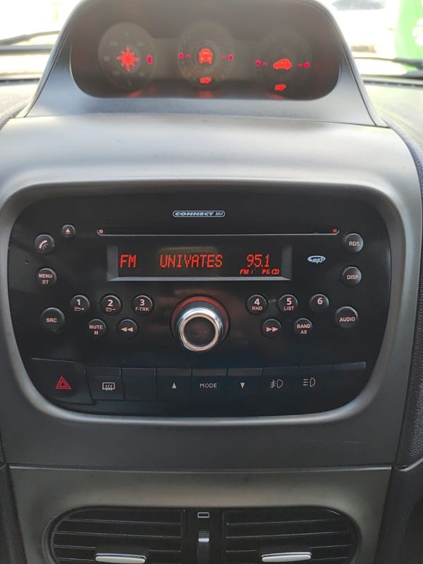 FIAT IDEA 1.8 MPI ADVENTURE 8V 2015/2015 AWD MULTIMARCAS LAJEADO / Carros no Vale