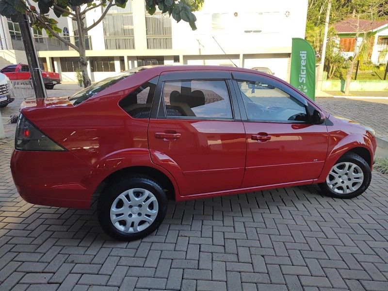 FORD FIESTA 1.6 ROCAM SE SEDAN 8V 2014/2014 AWD MULTIMARCAS LAJEADO / Carros no Vale