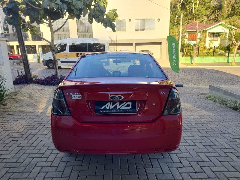 FORD FIESTA 1.6 ROCAM SE SEDAN 8V 2014/2014 AWD MULTIMARCAS LAJEADO / Carros no Vale
