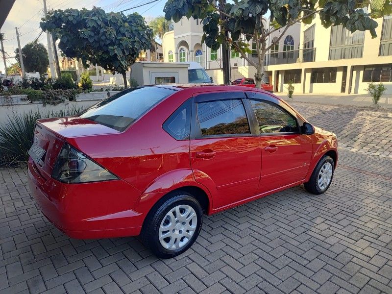 FORD FIESTA 1.6 ROCAM SE SEDAN 8V 2014/2014 AWD MULTIMARCAS LAJEADO / Carros no Vale