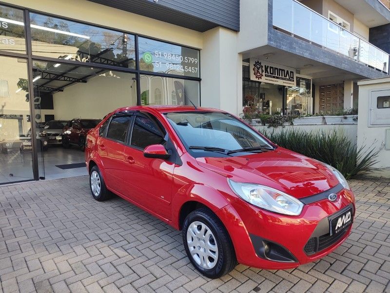 FORD FIESTA 1.6 ROCAM SE SEDAN 8V 2014/2014 AWD MULTIMARCAS LAJEADO / Carros no Vale