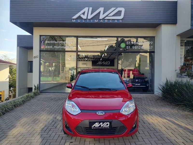 FORD FIESTA 1.6 ROCAM SE SEDAN 8V 2014/2014 AWD MULTIMARCAS LAJEADO / Carros no Vale