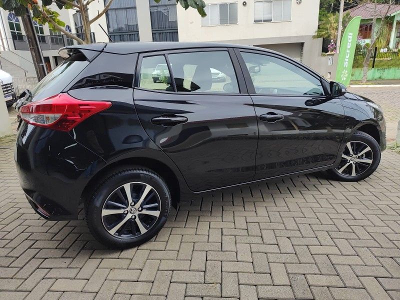 TOYOTA YARIS 1.5 XS 16V 2019/2019 AWD MULTIMARCAS LAJEADO / Carros no Vale