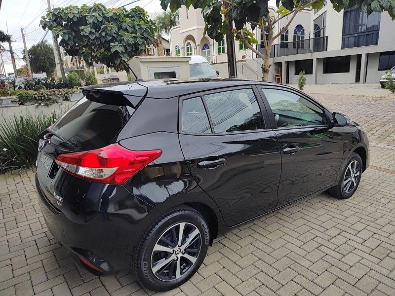 TOYOTA YARIS 1.5 XS 16V 2019/2019 AWD MULTIMARCAS LAJEADO / Carros no Vale