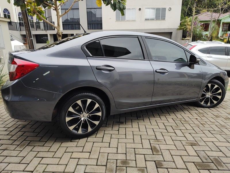HONDA CIVIC 2.0 LXR 16V 2015/2015 AWD MULTIMARCAS LAJEADO / Carros no Vale