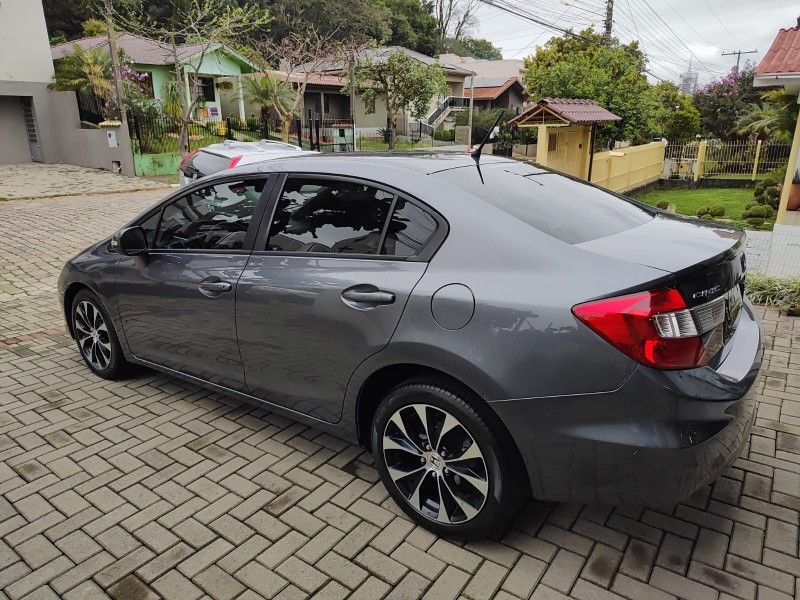 HONDA CIVIC 2.0 LXR 16V 2015/2015 AWD MULTIMARCAS LAJEADO / Carros no Vale