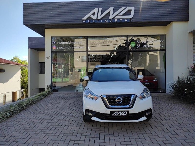 NISSAN KICKS 1.6 16V SV XTRONIC 2020/2020 AWD MULTIMARCAS LAJEADO / Carros no Vale