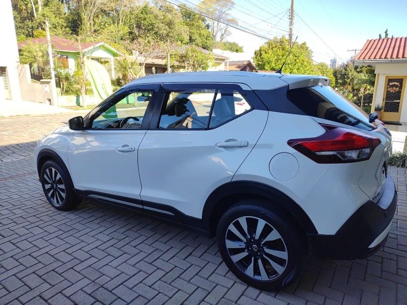NISSAN KICKS 1.6 16V SV XTRONIC 2020/2020 AWD MULTIMARCAS LAJEADO / Carros no Vale