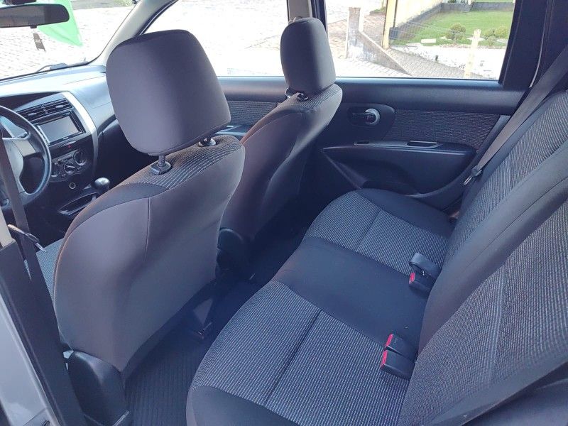 NISSAN LIVINA 1.6 S 16V 2013/2013 AWD MULTIMARCAS LAJEADO / Carros no Vale