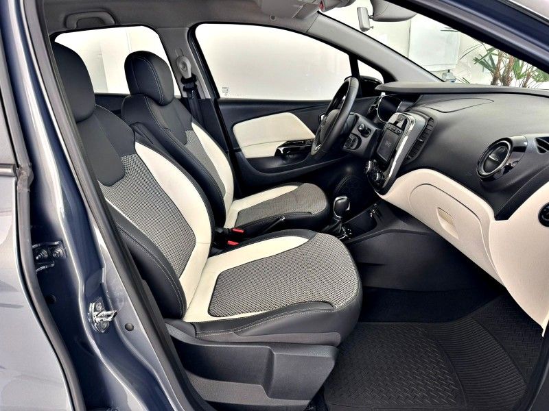 RENAULT CAPTUR 1.6 16V INTENSE 2018/2019 ANDRIGO VEÍCULOS CAXIAS DO SUL / Carros no Vale
