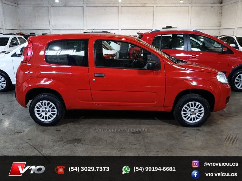 FIAT UNO 1.0 VIVACE 8V 2012/2013 V10 VEÍCULOS CAXIAS DO SUL / Carros no Vale