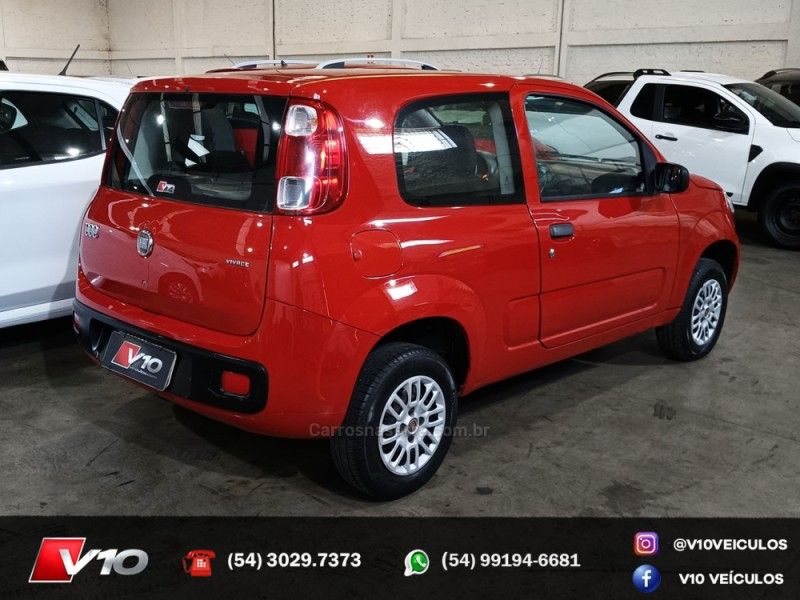 FIAT UNO 1.0 VIVACE 8V 2012/2013 V10 VEÍCULOS CAXIAS DO SUL / Carros no Vale
