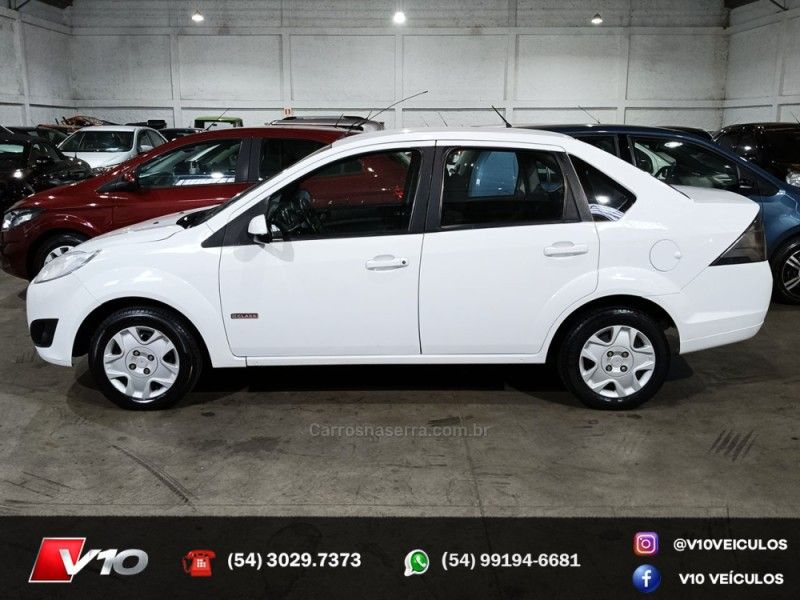 FORD FIESTA 1.6 MPI CLASS SEDAN 8V 2013/2013 V10 VEÍCULOS CAXIAS DO SUL / Carros no Vale