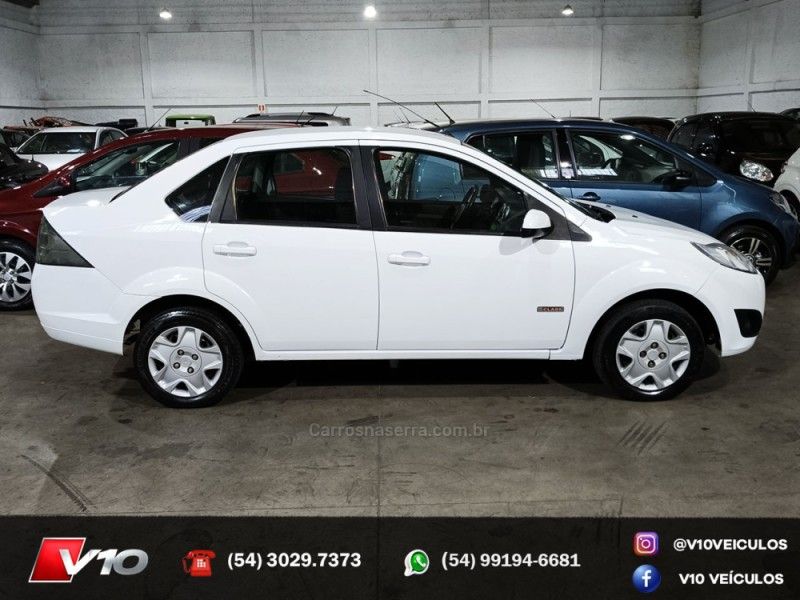 FORD FIESTA 1.6 MPI CLASS SEDAN 8V 2013/2013 V10 VEÍCULOS CAXIAS DO SUL / Carros no Vale